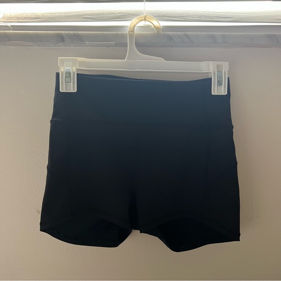 LULULEMON black spandex biker shorts, size 6 - Picture 2 of 6